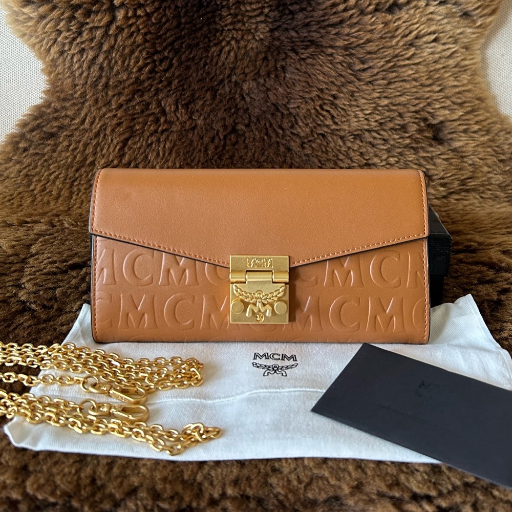 MCM WOC | Patricia Cognac Wallet On Chain